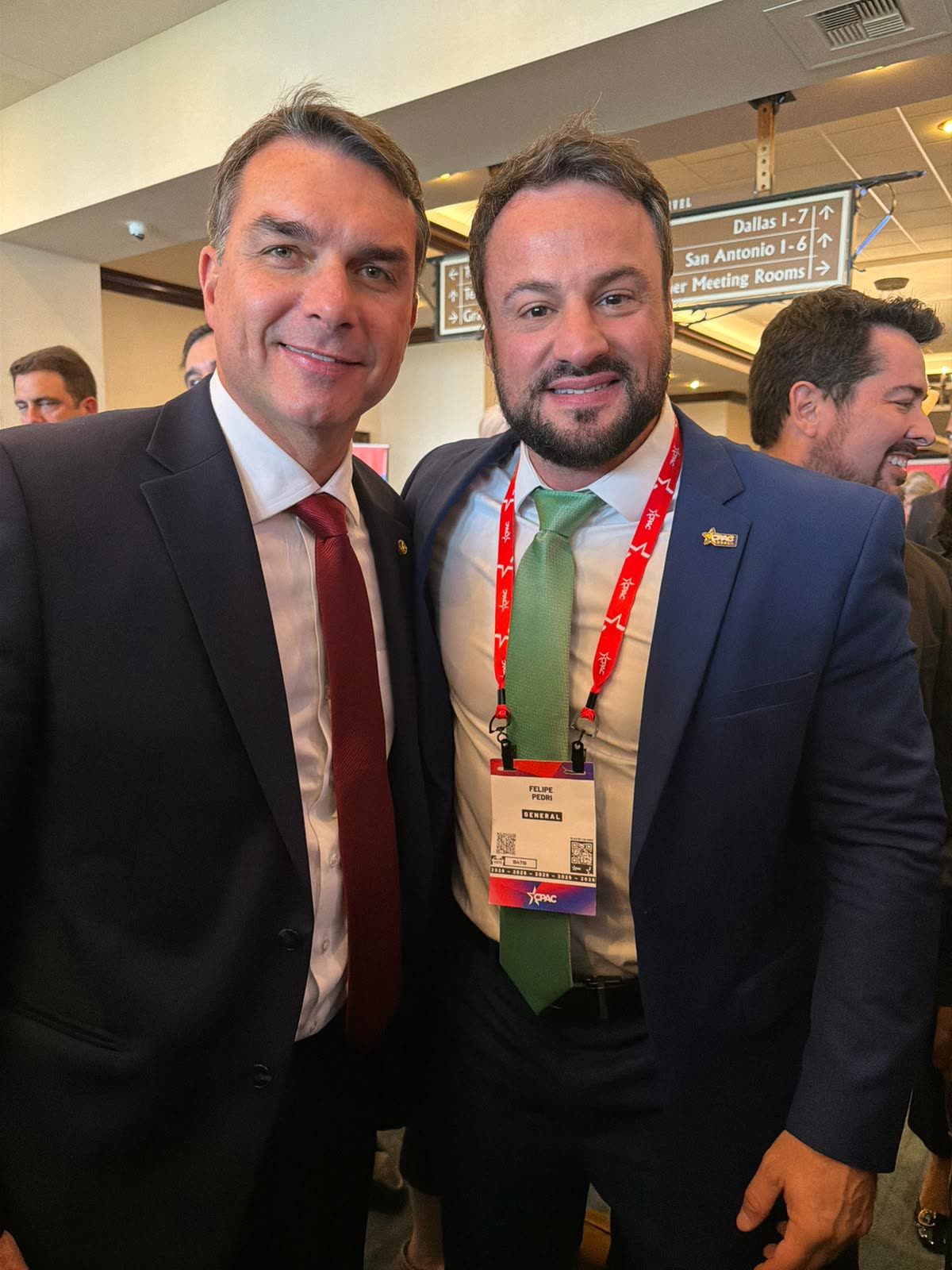 Pedri com Flávio Bolsonaro no CPAC