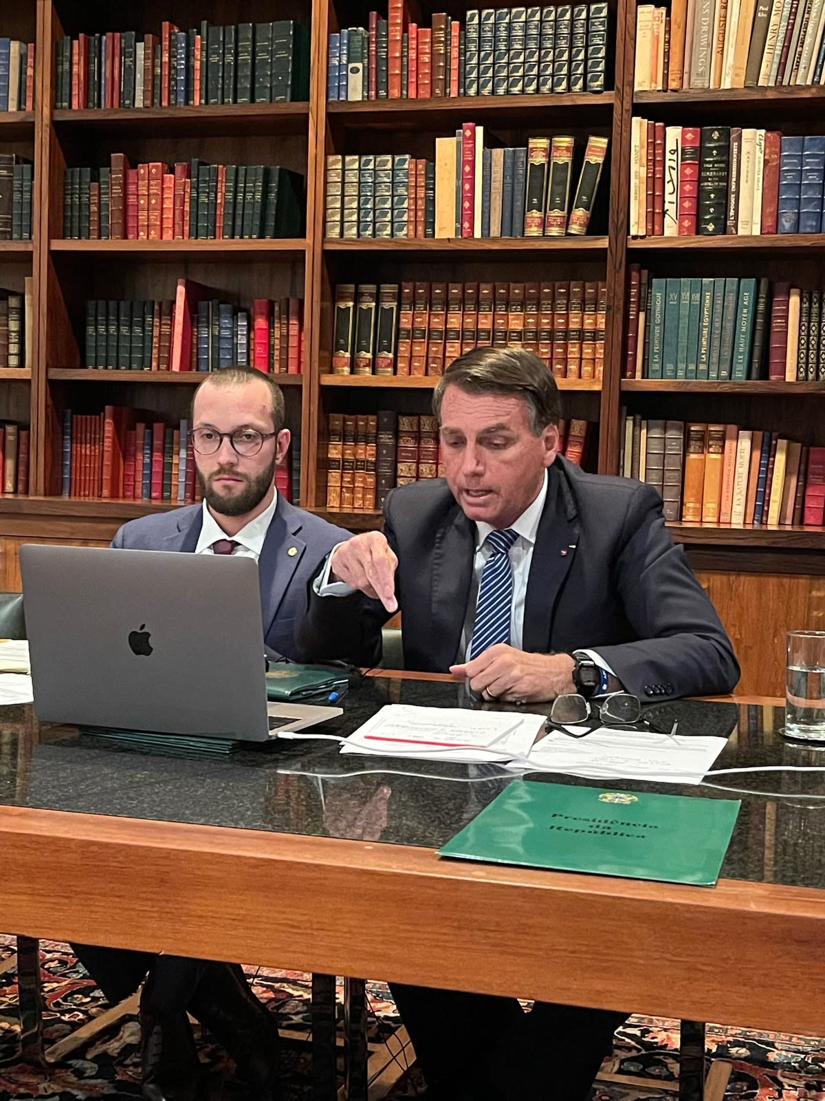 Felipe Pedri ao lado do presidente Jair Bolsonaro no Palácio do Planalto